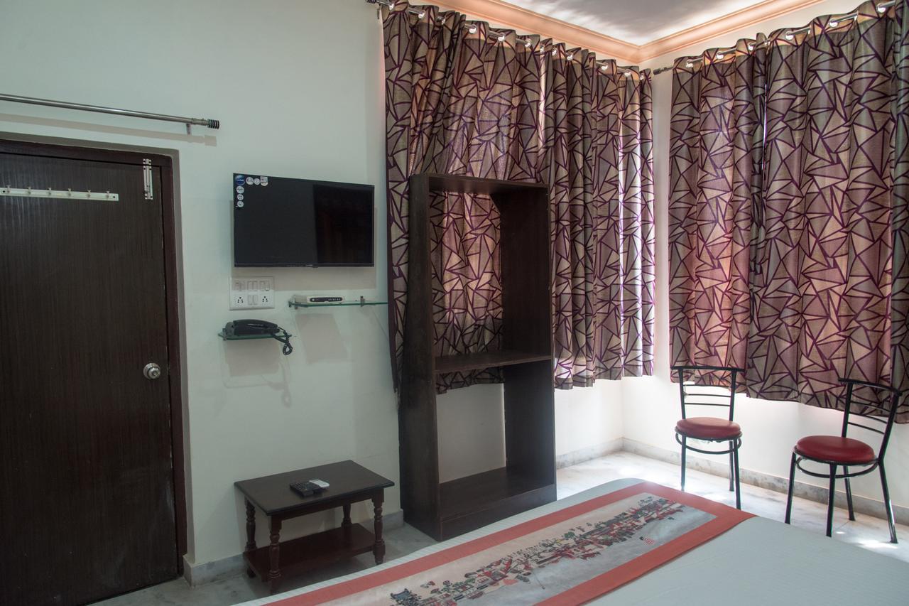 Oyo 11743 Hotel Shree Krishna Ουνταϊπούρ Εξωτερικό φωτογραφία